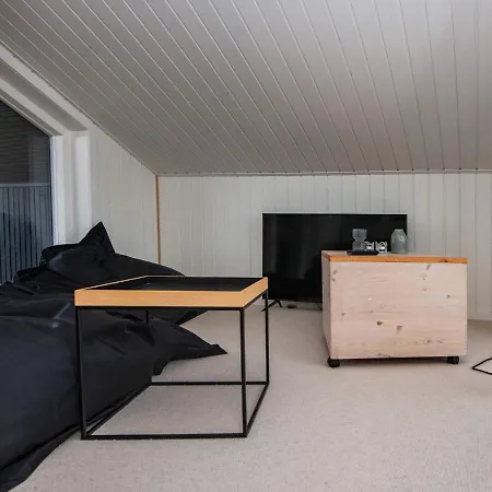 10 Person In Harbo Re Holiday home *